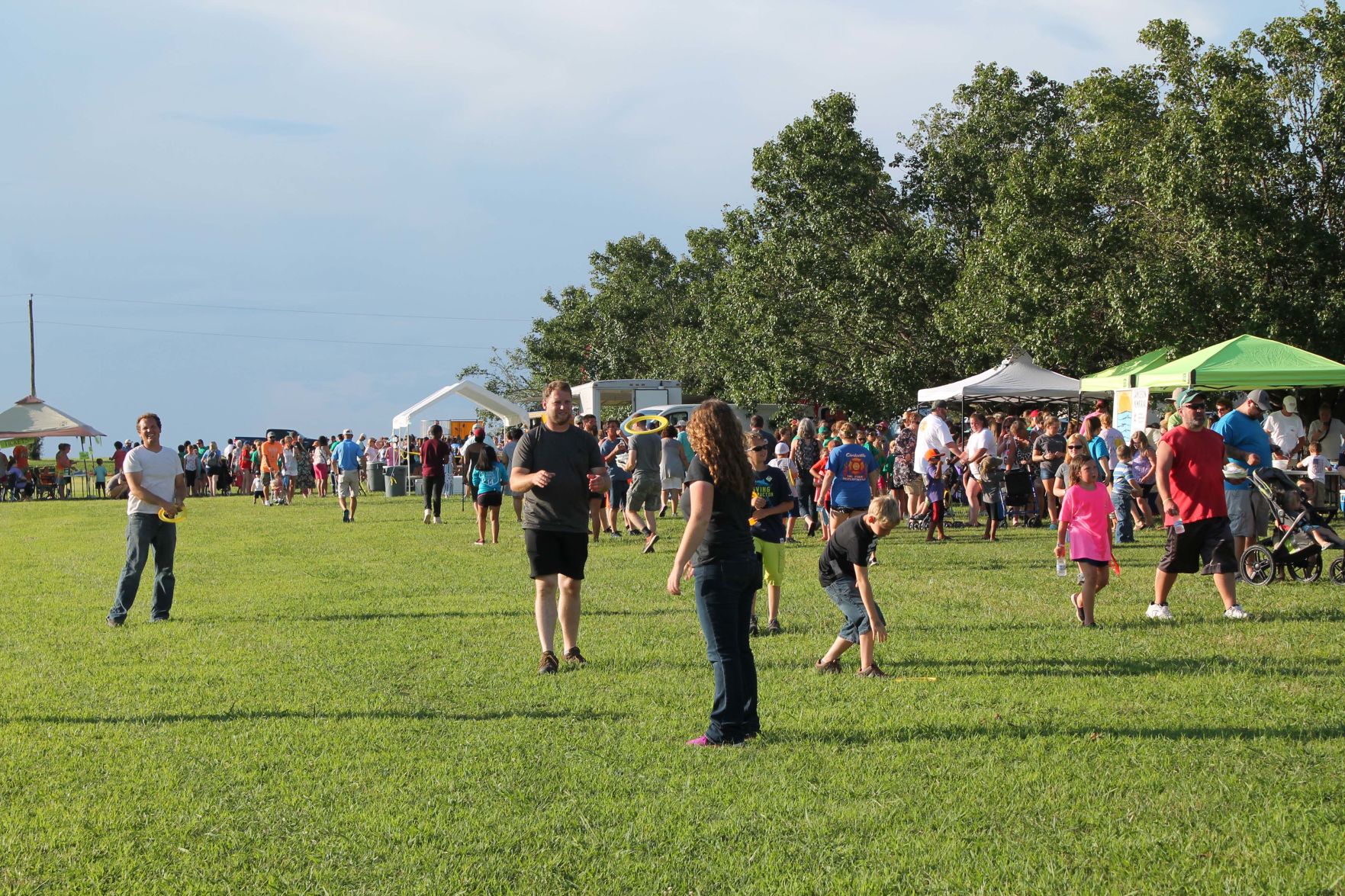 Crowds at vendors